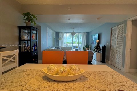 Condominio en venta en Hollywood, Florida, 2 dormitorios, 89.19 m2 № 1983900 - foto 2