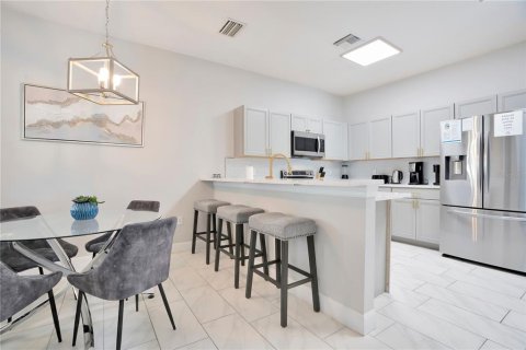 Villa ou maison à louer à Haines City, Floride: 4 chambres, 200.39 m2 № 2105140 - photo 6
