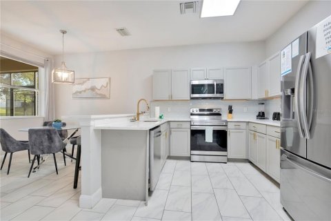 Villa ou maison à louer à Haines City, Floride: 4 chambres, 200.39 m2 № 2105140 - photo 8