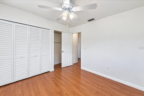 House in Holiday, Florida 4 bedrooms, 195.09 sq.m. № 2429421 - photo 30