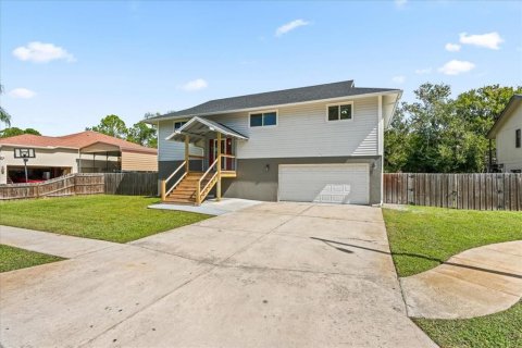 House in Holiday, Florida 4 bedrooms, 195.09 sq.m. № 2429421 - photo 6