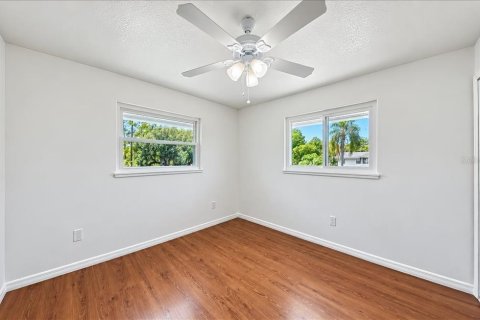 House in Holiday, Florida 4 bedrooms, 195.09 sq.m. № 2429421 - photo 29