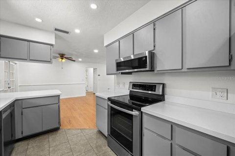 House in Holiday, Florida 4 bedrooms, 195.09 sq.m. № 2429421 - photo 17