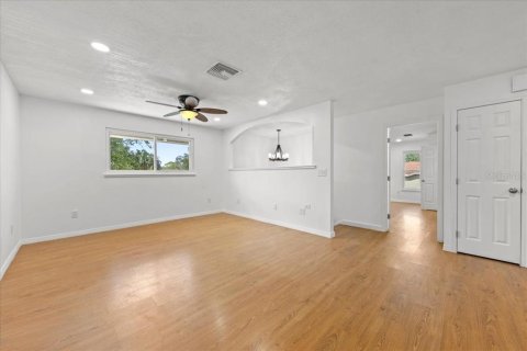 House in Holiday, Florida 4 bedrooms, 195.09 sq.m. № 2429421 - photo 23