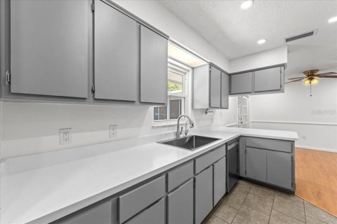 House in Holiday, Florida 4 bedrooms, 195.09 sq.m. № 2429421 - photo 15