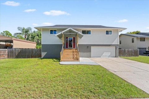 House in Holiday, Florida 4 bedrooms, 195.09 sq.m. № 2429421 - photo 5