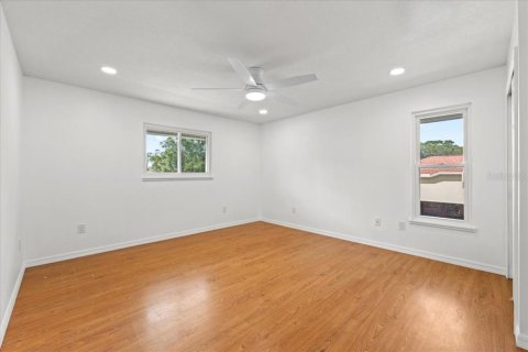 House in Holiday, Florida 4 bedrooms, 195.09 sq.m. № 2429421 - photo 8