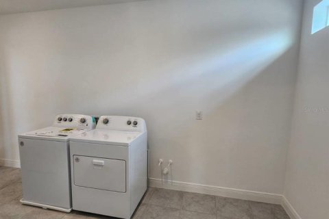 Villa ou maison à louer à Orlando, Floride: 5 chambres, 390.47 m2 № 2147426 - photo 21