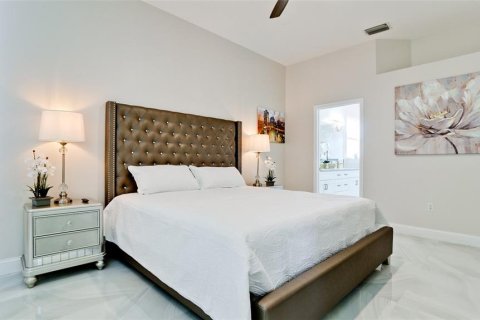 House in Bradenton, Florida 4 bedrooms, 239.69 sq.m. № 564348 - photo 16