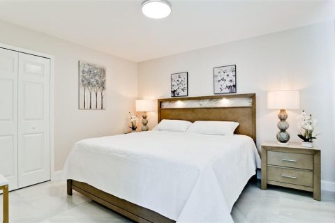 House in Bradenton, Florida 4 bedrooms, 239.69 sq.m. № 564348 - photo 24