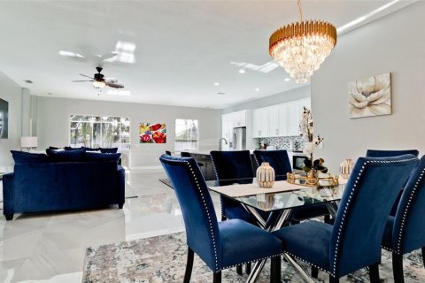 House in Bradenton, Florida 4 bedrooms, 239.69 sq.m. № 564348 - photo 25