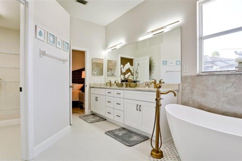 House in Bradenton, Florida 4 bedrooms, 239.69 sq.m. № 564348 - photo 22