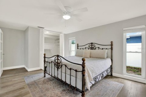 House in Seminole, Florida 4 bedrooms, 196.95 sq.m. № 2396225 - photo 29