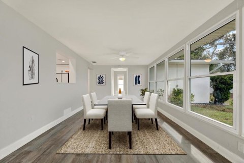House in Seminole, Florida 4 bedrooms, 196.95 sq.m. № 2396225 - photo 22