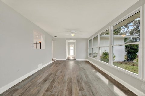 House in Seminole, Florida 4 bedrooms, 196.95 sq.m. № 2396225 - photo 26