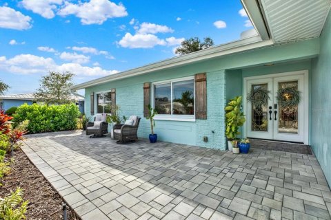 House in Seminole, Florida 4 bedrooms, 196.95 sq.m. № 2396225 - photo 4