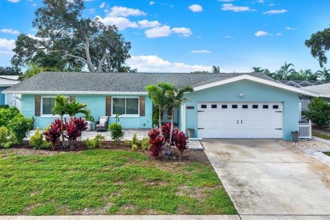 House in Seminole, Florida 4 bedrooms, 196.95 sq.m. № 2396225