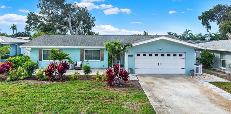 House in Seminole, Florida 4 bedrooms, 196.95 sq.m. № 2396225