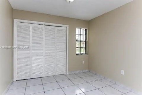 Villa ou maison à louer à Miami, Floride: 3 chambres № 2386898 - photo 3