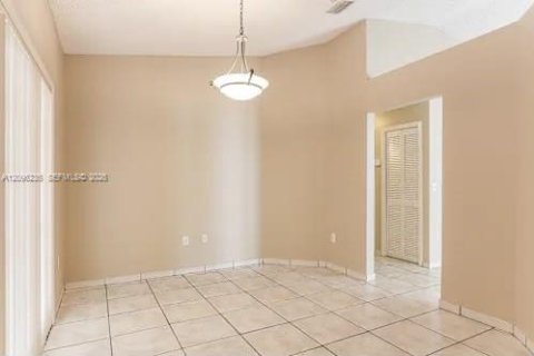Villa ou maison à louer à Miami, Floride: 3 chambres № 2386898 - photo 8