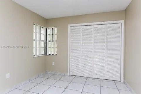 Villa ou maison à louer à Miami, Floride: 3 chambres № 2386898 - photo 5