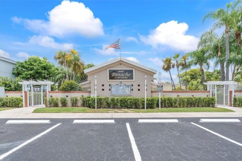 House in Miami, Florida 6 bedrooms, 180.04 sq.m. № 1830114 - photo 28