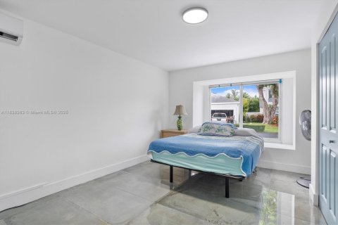House in Miami, Florida 6 bedrooms, 180.04 sq.m. № 1830114 - photo 21