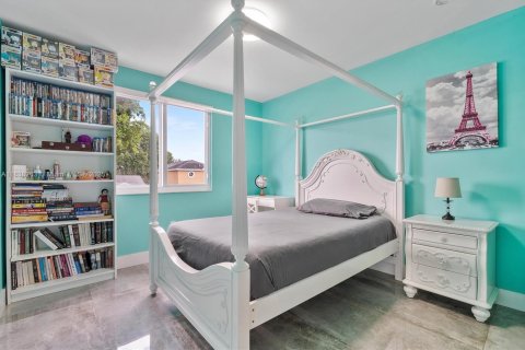 House in Miami, Florida 6 bedrooms, 180.04 sq.m. № 1830114 - photo 16