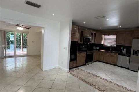 Villa ou maison à louer à Hollywood, Floride: 3 chambres, 170.94 m2 № 1976871 - photo 29