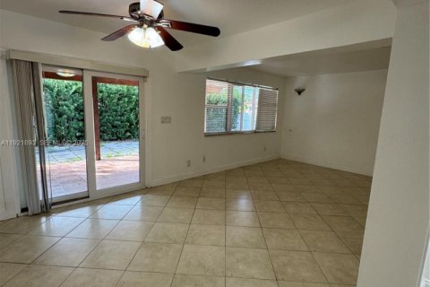 Villa ou maison à louer à Hollywood, Floride: 3 chambres, 170.94 m2 № 1976871 - photo 28