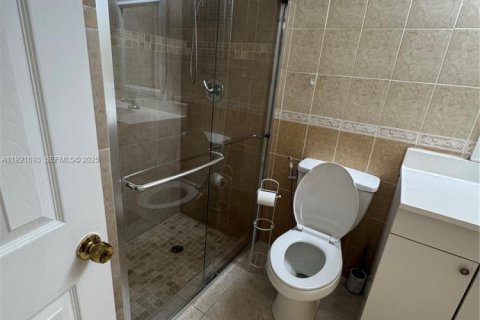 Villa ou maison à louer à Hollywood, Floride: 3 chambres, 170.94 m2 № 1976871 - photo 23