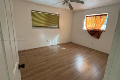 Villa ou maison à louer à Hollywood, Floride: 3 chambres, 170.94 m2 № 1976871 - photo 17