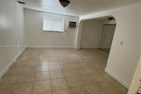 Villa ou maison à louer à Hollywood, Floride: 3 chambres, 170.94 m2 № 1976871 - photo 25