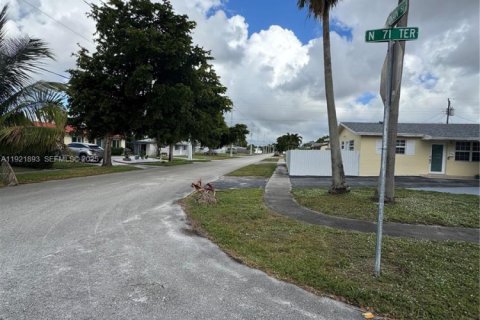 Villa ou maison à louer à Hollywood, Floride: 3 chambres, 170.94 m2 № 1976871 - photo 4