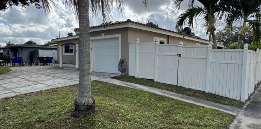 Villa ou maison à Hollywood, Floride 3 chambres, 170.94 m2 № 1976871