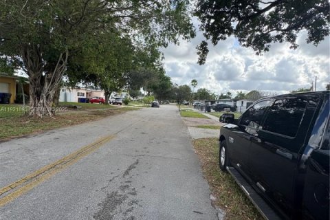 Villa ou maison à louer à Hollywood, Floride: 3 chambres, 170.94 m2 № 1976871 - photo 6