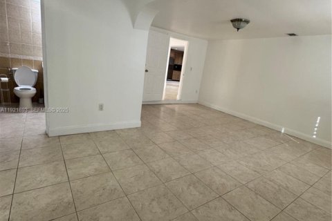 Villa ou maison à louer à Hollywood, Floride: 3 chambres, 170.94 m2 № 1976871 - photo 19