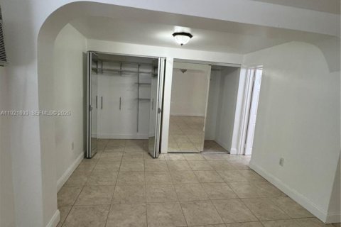 Villa ou maison à louer à Hollywood, Floride: 3 chambres, 170.94 m2 № 1976871 - photo 21