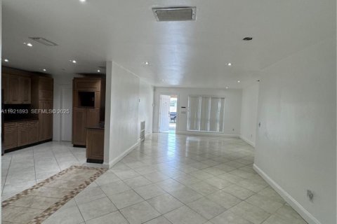 Villa ou maison à louer à Hollywood, Floride: 3 chambres, 170.94 m2 № 1976871 - photo 15