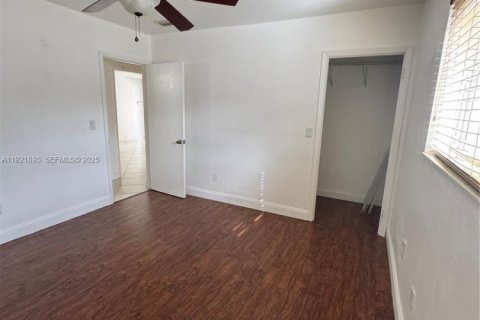 Villa ou maison à louer à Hollywood, Floride: 3 chambres, 170.94 m2 № 1976871 - photo 10