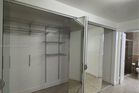 Villa ou maison à louer à Hollywood, Floride: 3 chambres, 170.94 m2 № 1976871 - photo 20