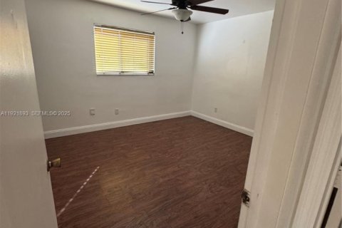 Villa ou maison à louer à Hollywood, Floride: 3 chambres, 170.94 m2 № 1976871 - photo 14