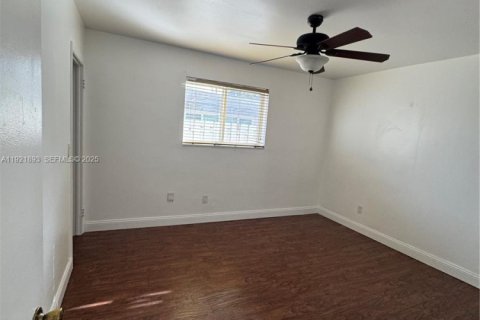 Villa ou maison à louer à Hollywood, Floride: 3 chambres, 170.94 m2 № 1976871 - photo 9