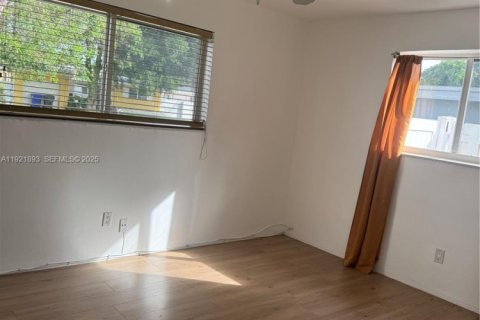 Villa ou maison à louer à Hollywood, Floride: 3 chambres, 170.94 m2 № 1976871 - photo 8