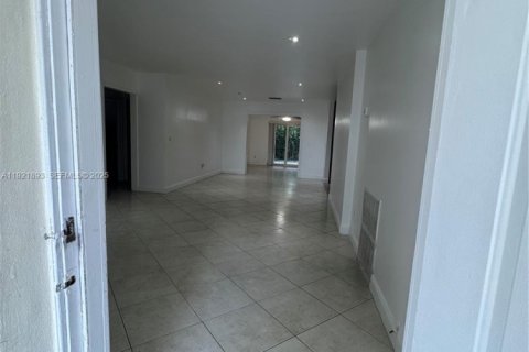 Villa ou maison à louer à Hollywood, Floride: 3 chambres, 170.94 m2 № 1976871 - photo 30