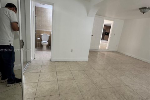 Villa ou maison à louer à Hollywood, Floride: 3 chambres, 170.94 m2 № 1976871 - photo 18