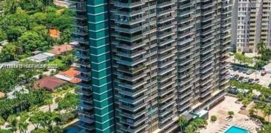 Condo in Miami, Florida, 2 bedrooms  № 2043026