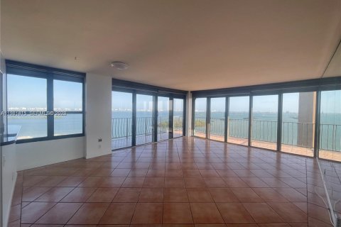 Condo in Miami, Florida, 2 bedrooms  № 2043026 - photo 4