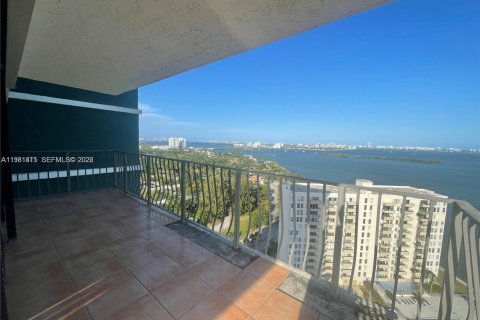 Condo in Miami, Florida, 2 bedrooms  № 2043026 - photo 10