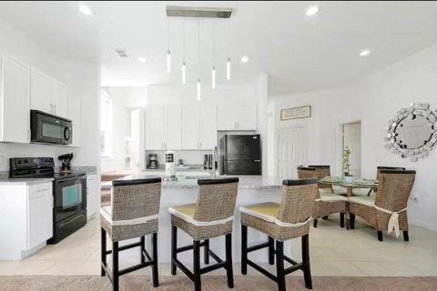House in Davenport, Florida 5 bedrooms, 217.86 sq.m. № 2294818 - photo 11